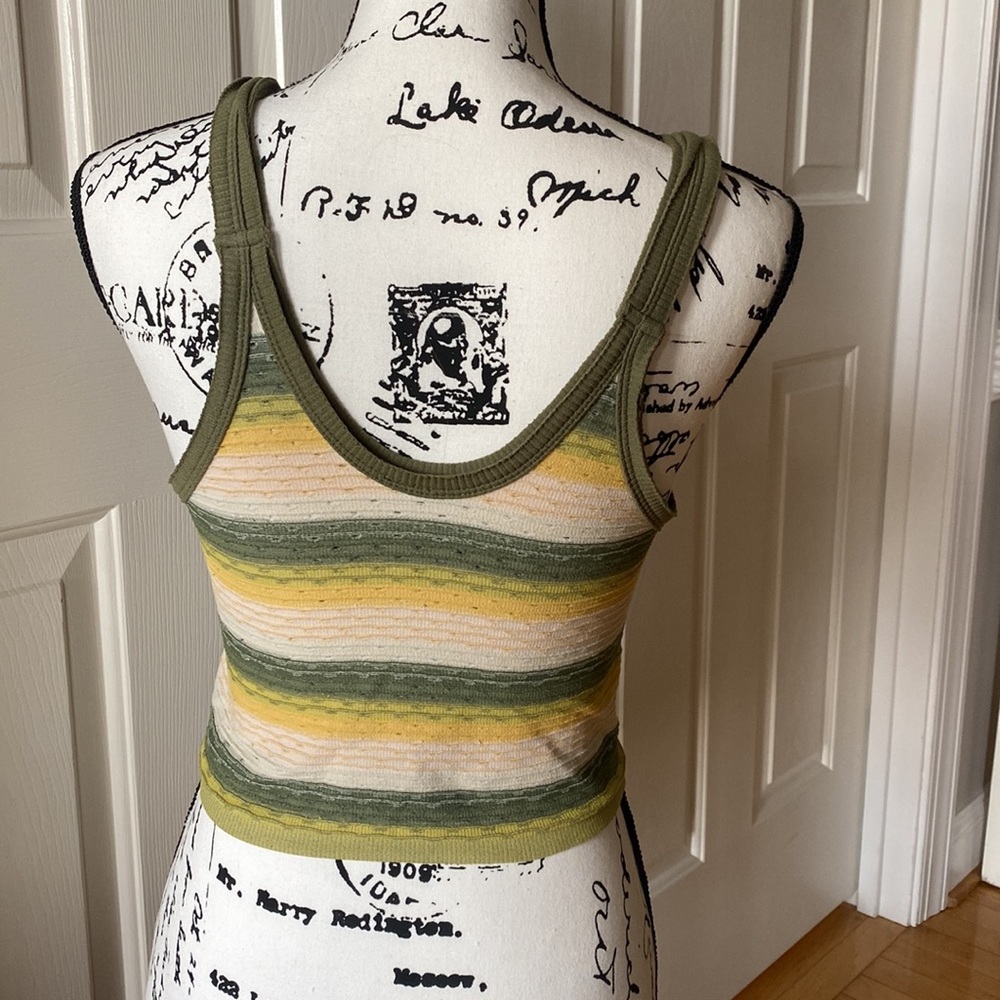 Urban Outfitters Crop-top - Picture 2 of 3